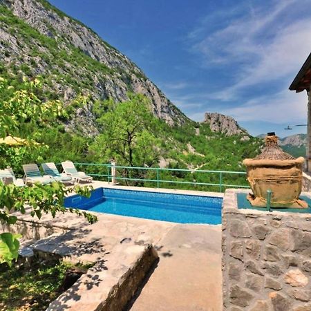 Holiday Home With A Private Pool Podspilje  Bagian luar foto