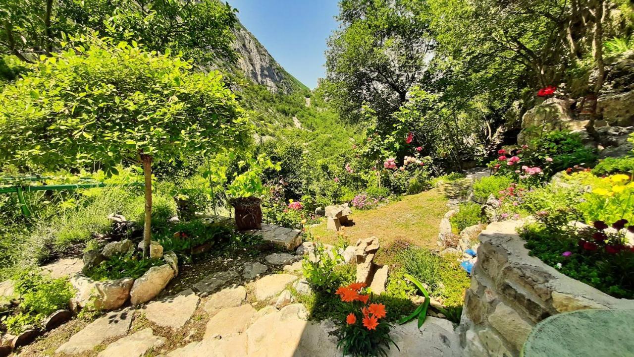 Holiday Home With A Private Pool Podspilje  Bagian luar foto