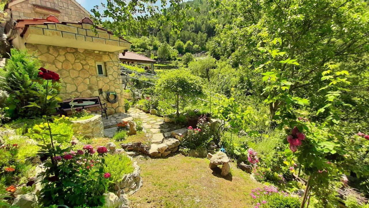 Holiday Home With A Private Pool Podspilje  Bagian luar foto