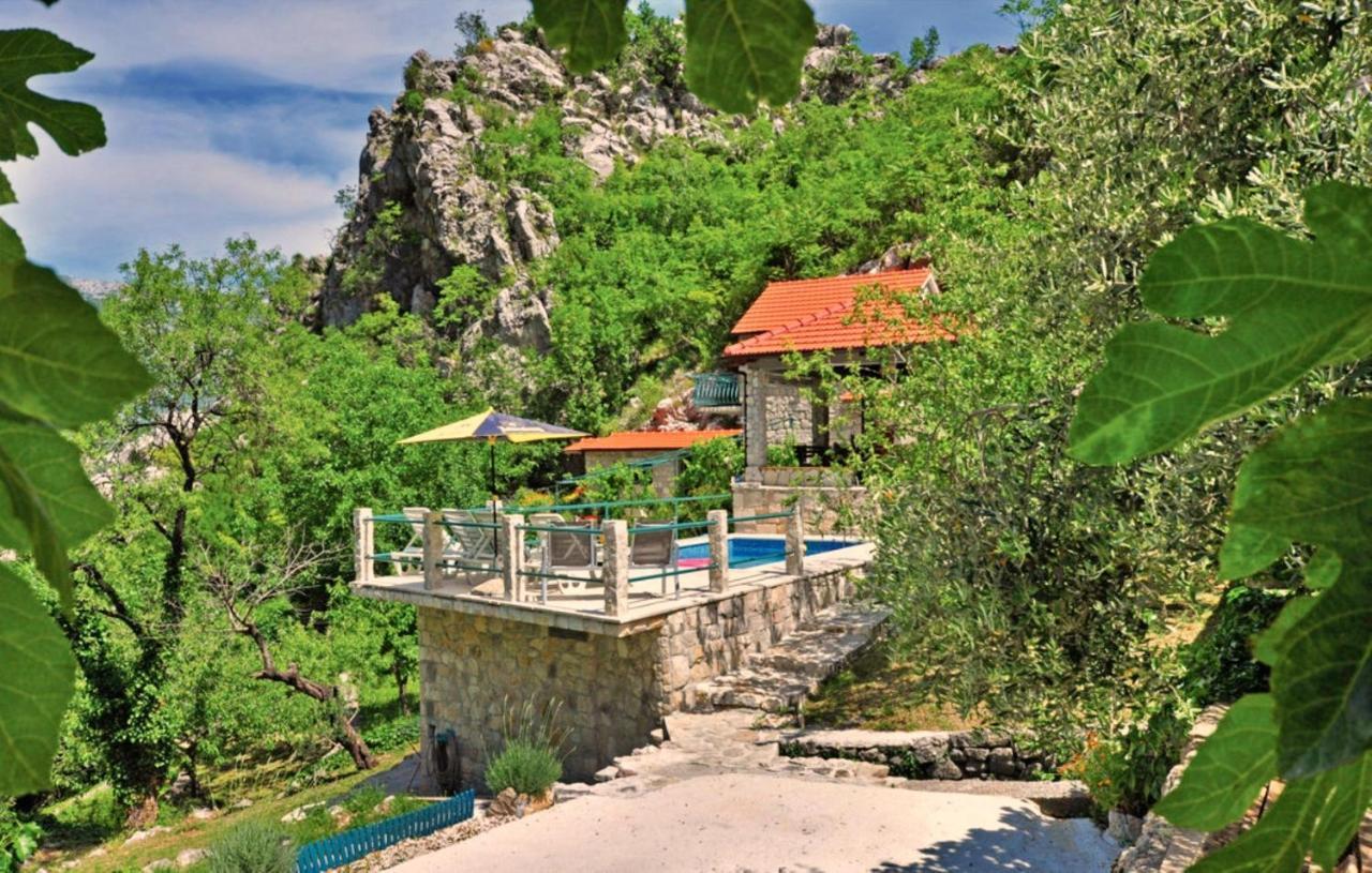 Holiday Home With A Private Pool Podspilje  Bagian luar foto