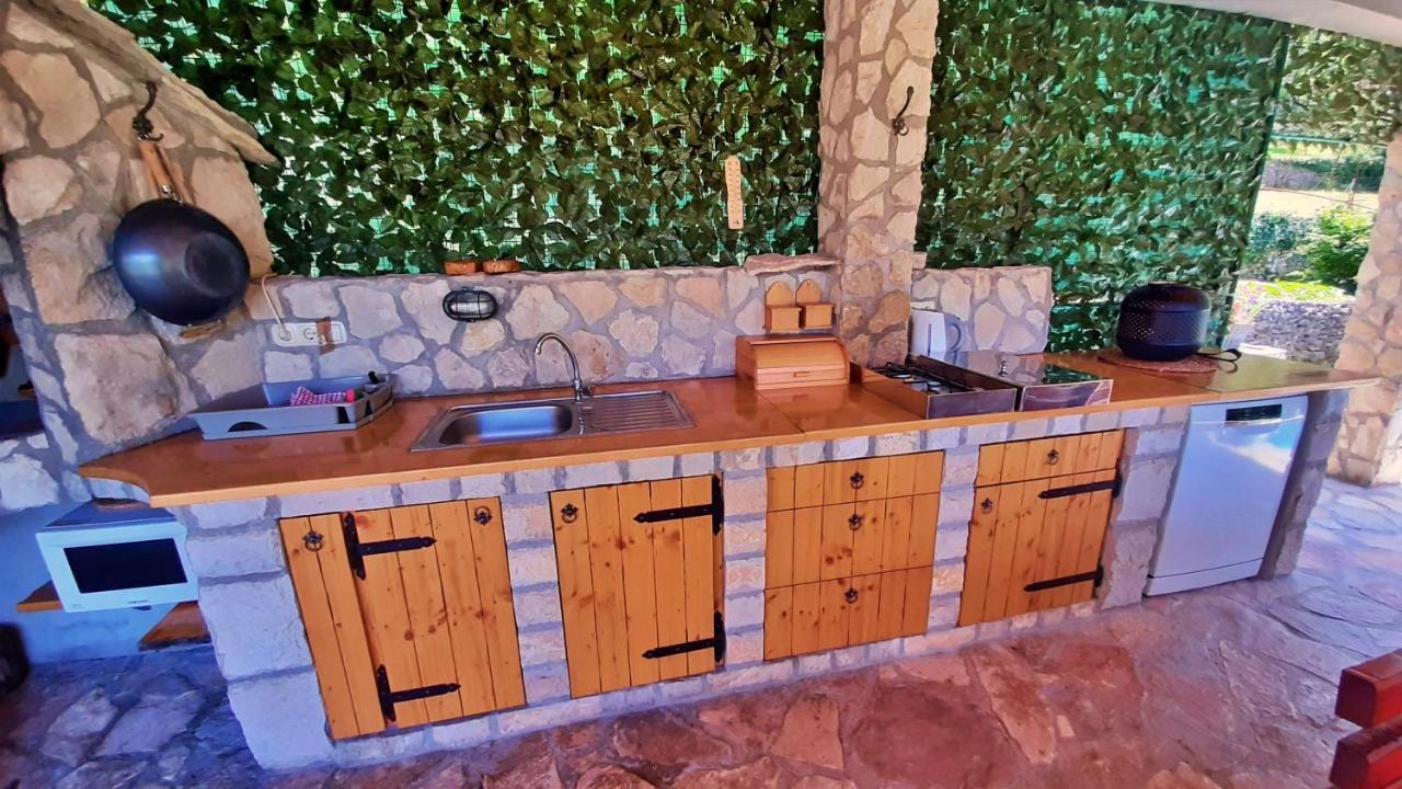Holiday Home With A Private Pool Podspilje  Bagian luar foto