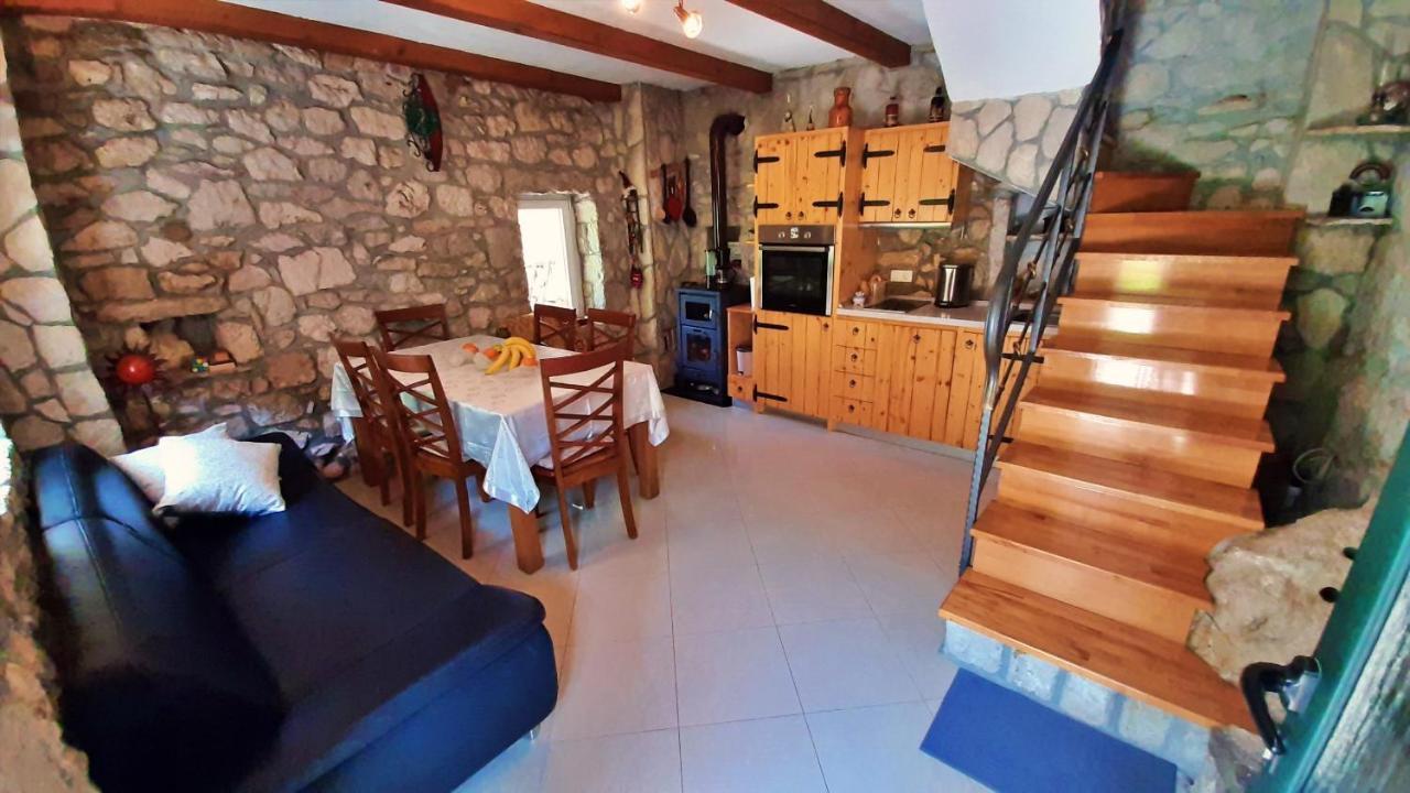 Holiday Home With A Private Pool Podspilje  Bagian luar foto