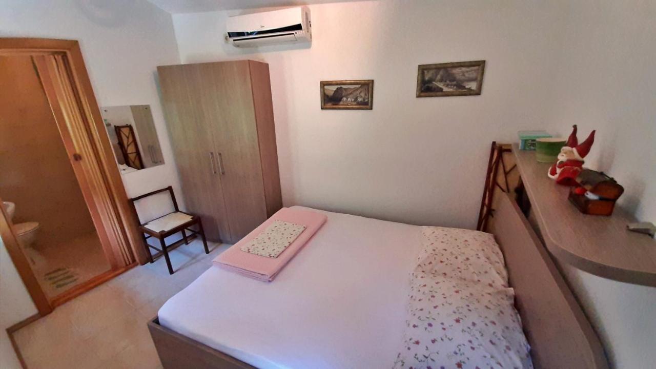 Holiday Home With A Private Pool Podspilje  Bagian luar foto