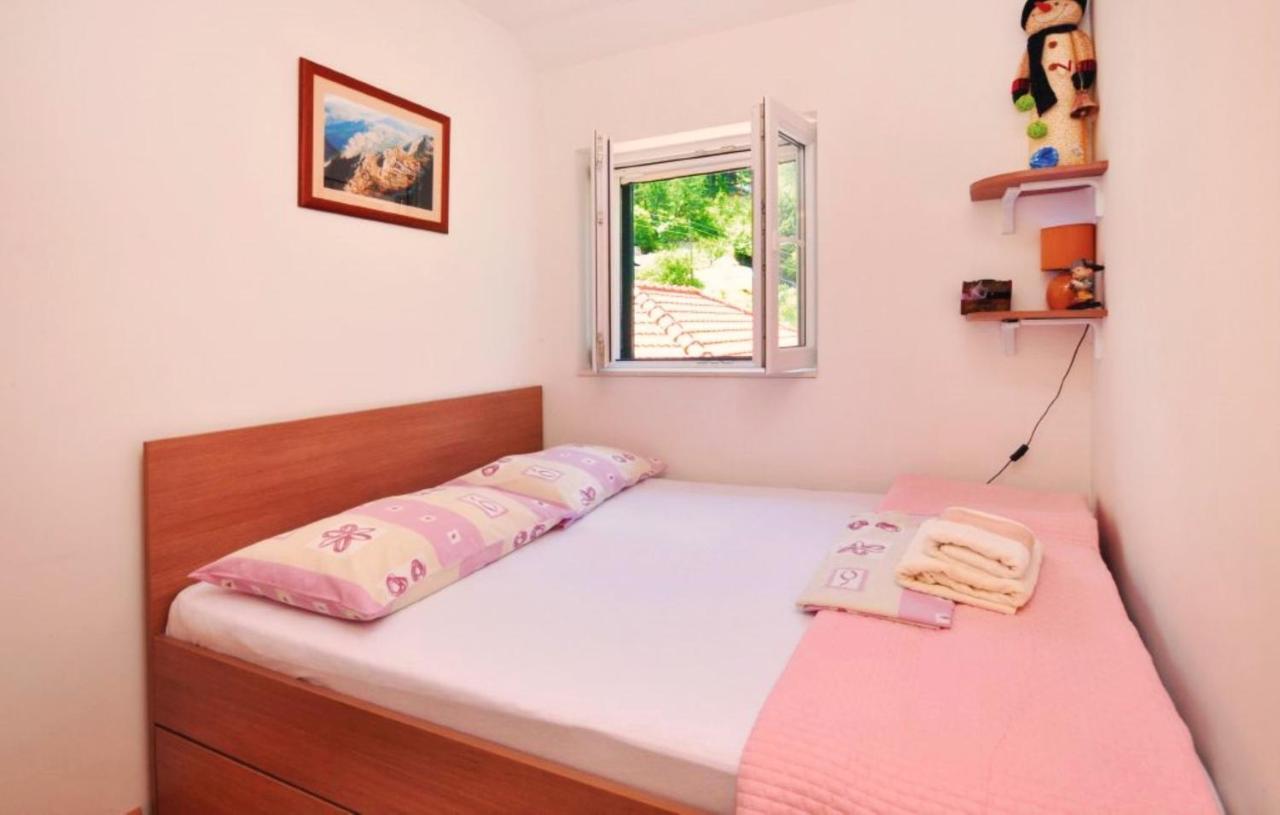 Holiday Home With A Private Pool Podspilje  Bagian luar foto