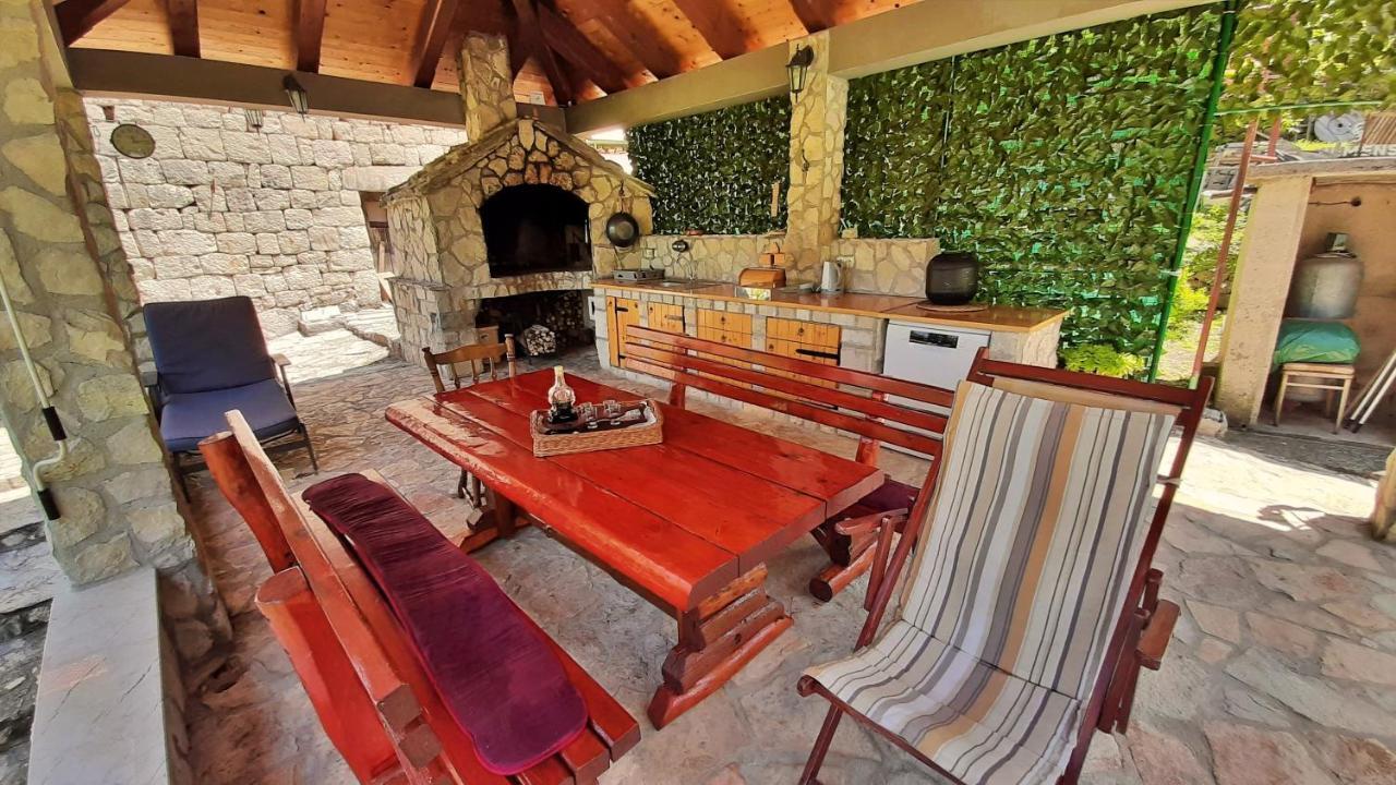 Holiday Home With A Private Pool Podspilje  Bagian luar foto